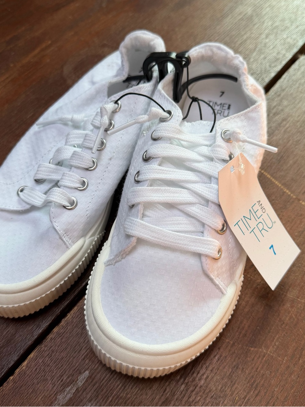 Time and Tru White Canvas Lace-Up Sneakers